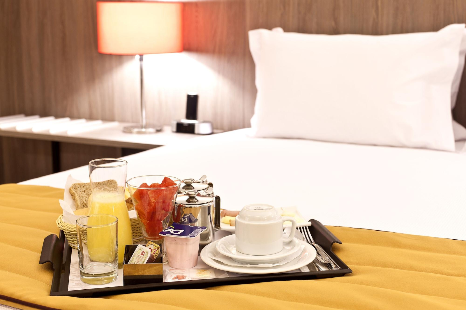 Café da manhã na cama em quarto de hotel - San Diego Veredas Sete Lagoas