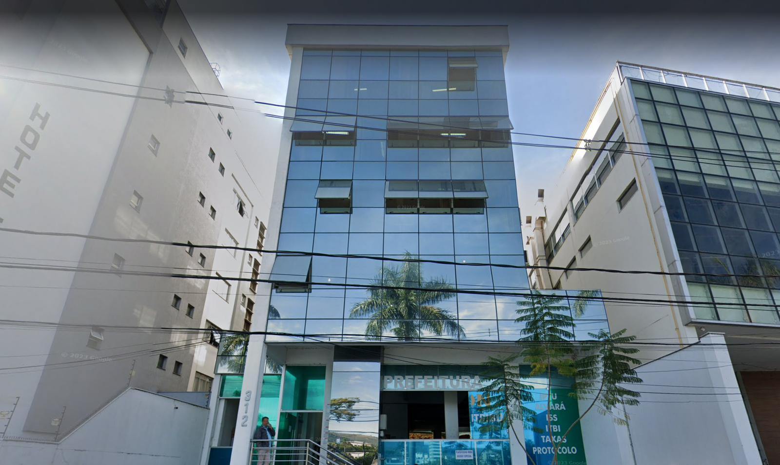 Prédio da CECON Sete Lagoas visto da rua - Central de Atendimento ao Contribuinte - Prefeitura Municipal de Sete Lagoas