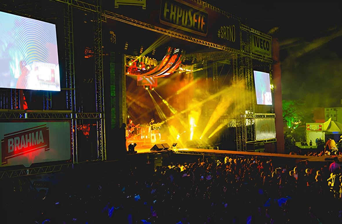 Foto do palco em show na Exposete em Sete Lagoas - O que fazer em Sete Lagoas?